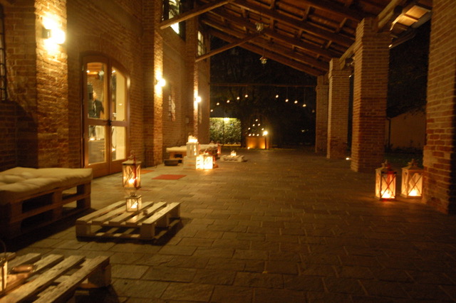 Addobbo giardino con lanterne per feste serali
