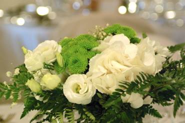 Una location piena di fiori al matrimonio di Cecilia e Michele