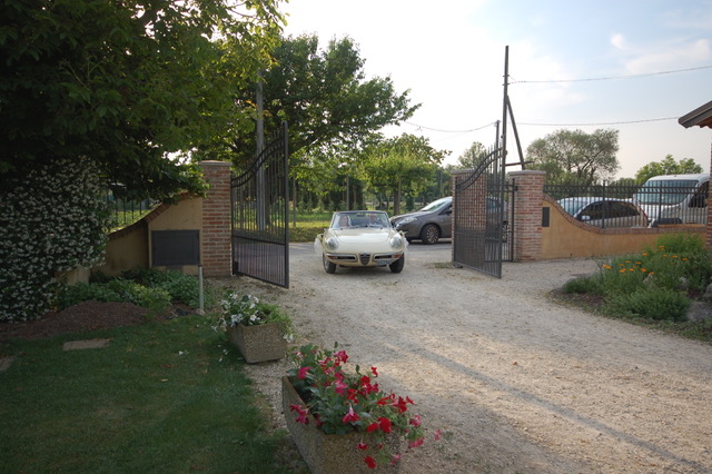 Ingresso sposi a Casa Tormene
